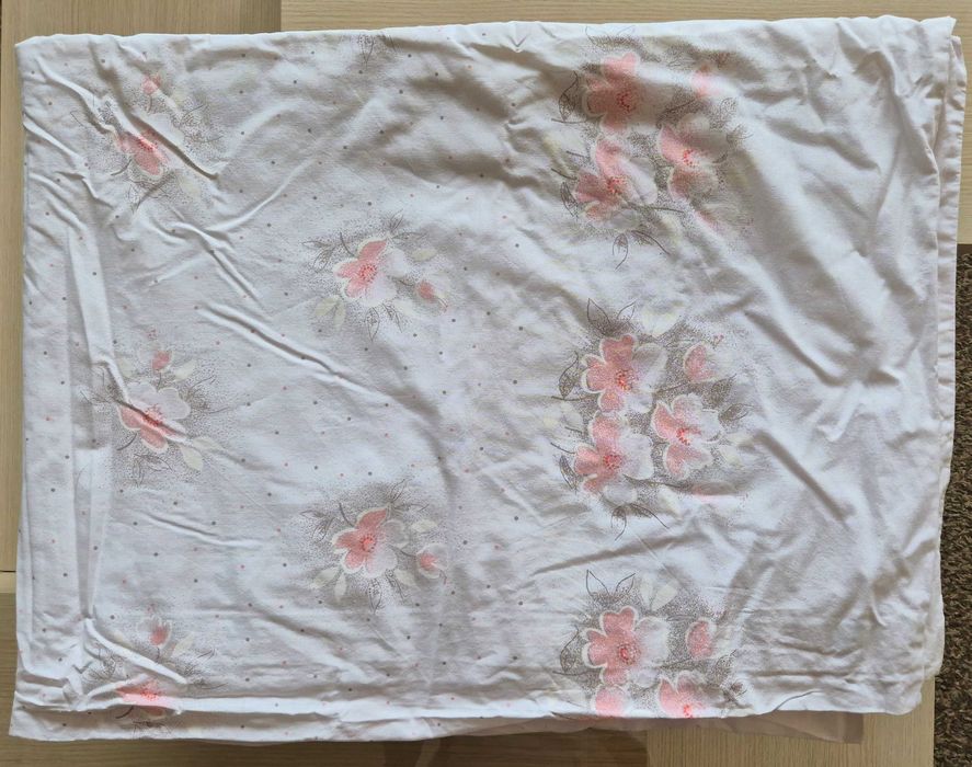 Komplet białej pościeli wzór kwiatowy PRL