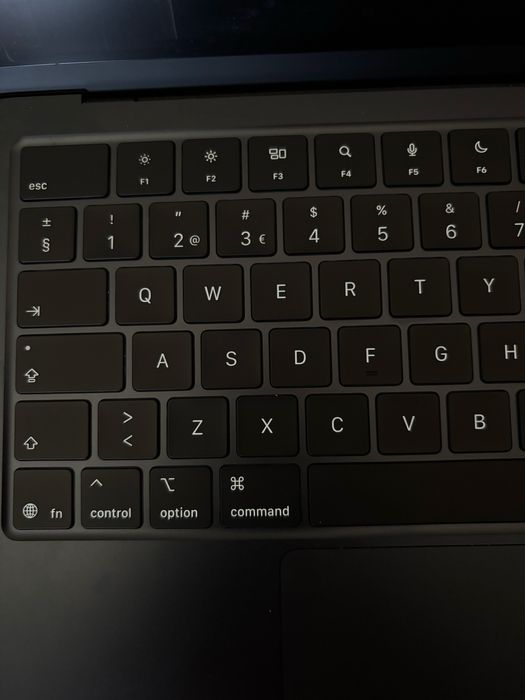 MacBook Air M4472513447094528002