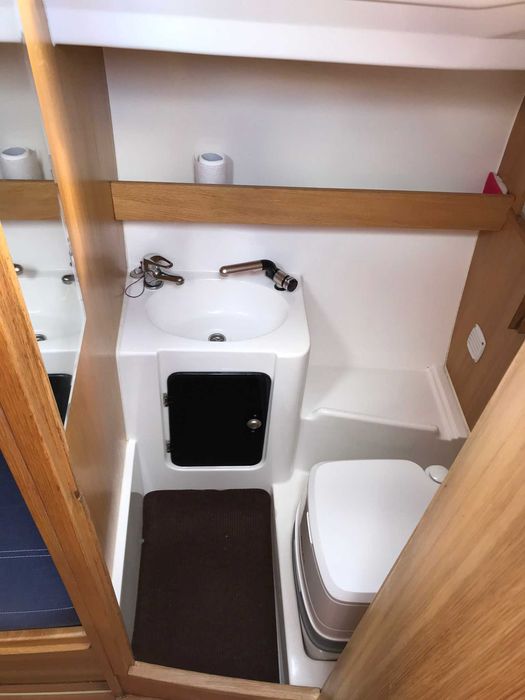 Jacht Antila 26cc z elektrycznie składanym masztem