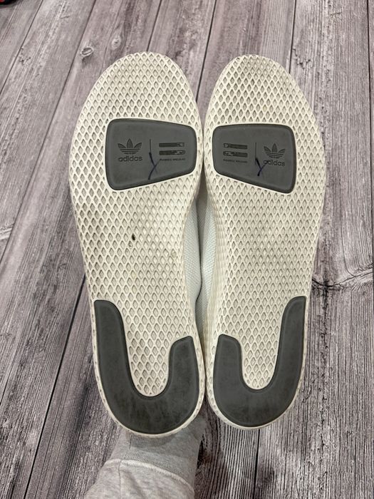 Кросівки adidas Hu