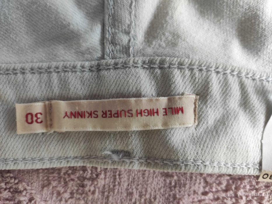 Джинси жіночі Levi`s. Колі білий.