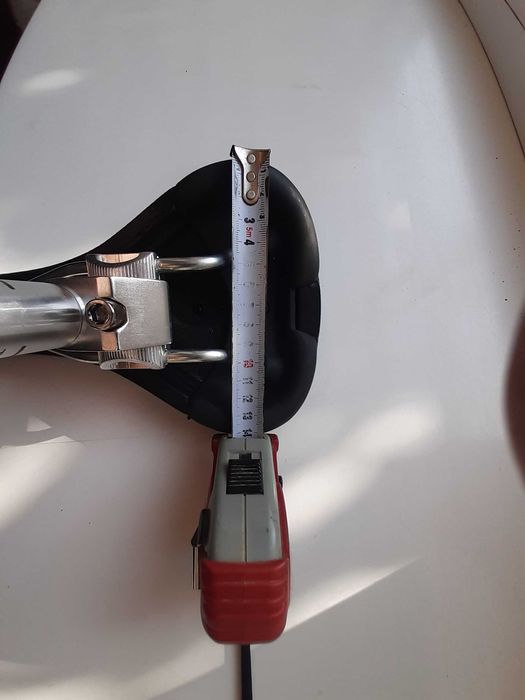 Велосипедное сиденье с подседельным штырем.