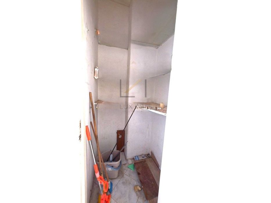 T2 Amadora - elevador junto ao metro