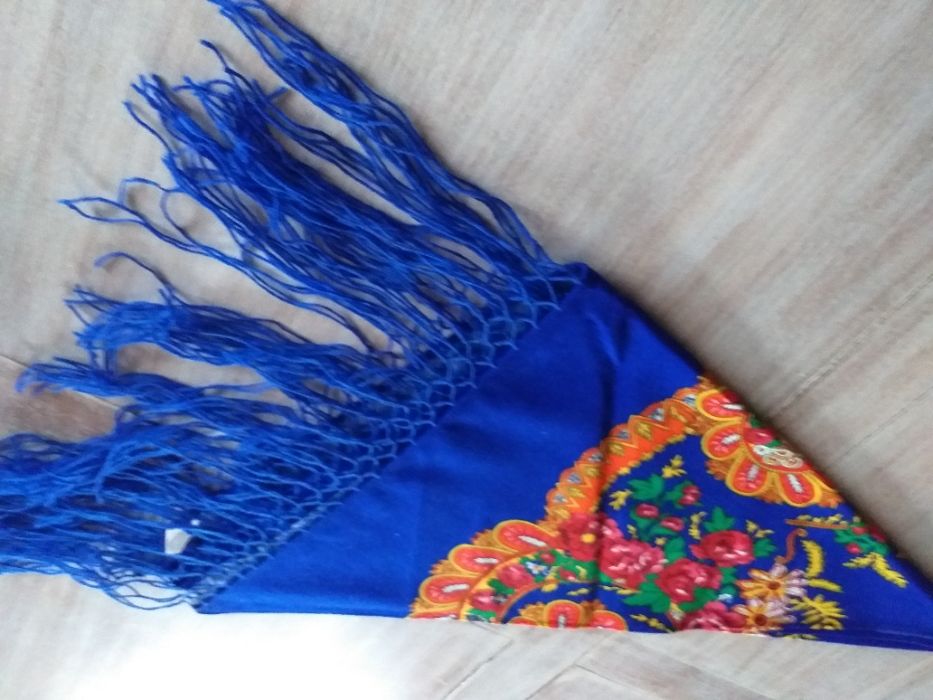 Meio lenço com franja