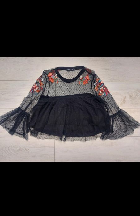 Bershka bluzka z haftami