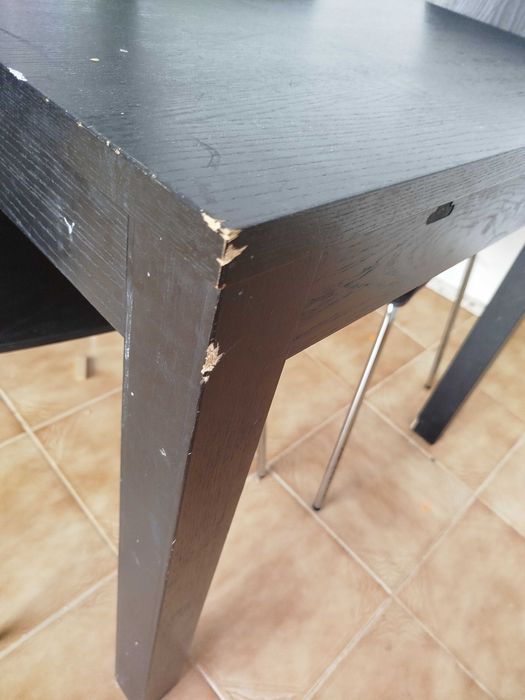 Mesa preta extensível com 4 cadeiras