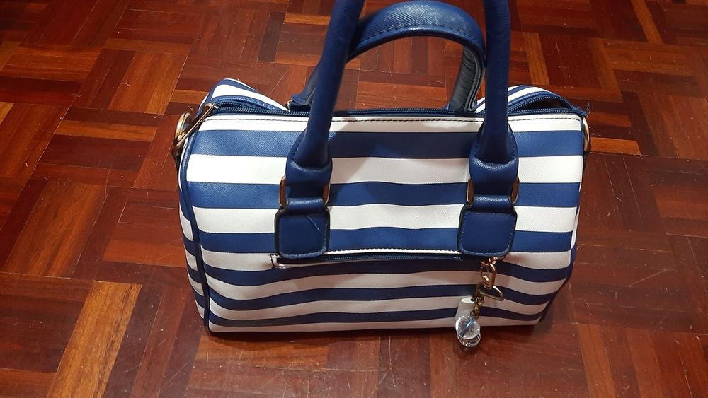 Bolsa de mão em bom estado