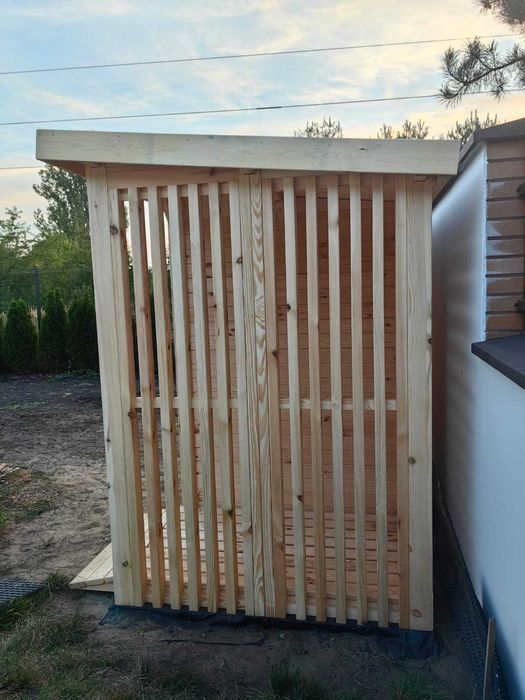 Drewutnia ogrodowa lamelowa 1 x 1,5m z domkiem narzędziowym 2 x 1,5m