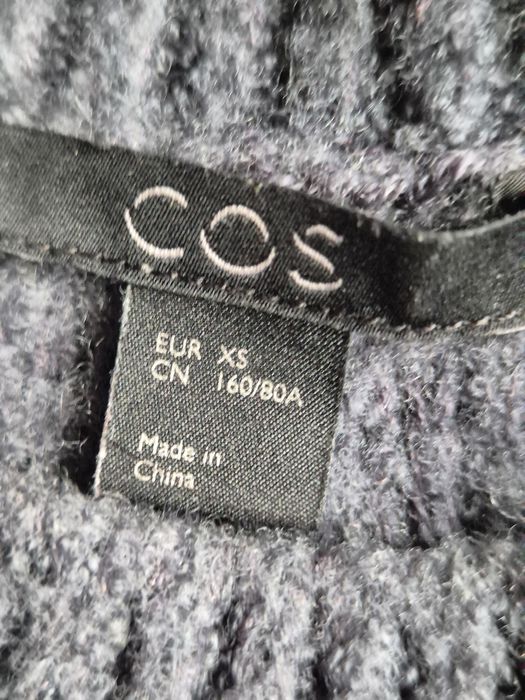 Sweterek marki COS