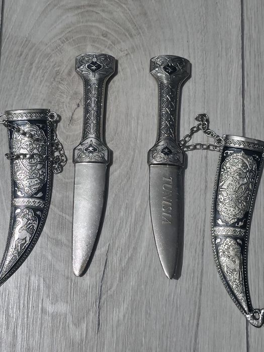 2 adagas decorativas tunisinas
