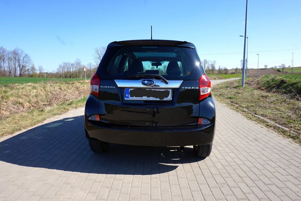 Subaru  Trezja Super stan Automat