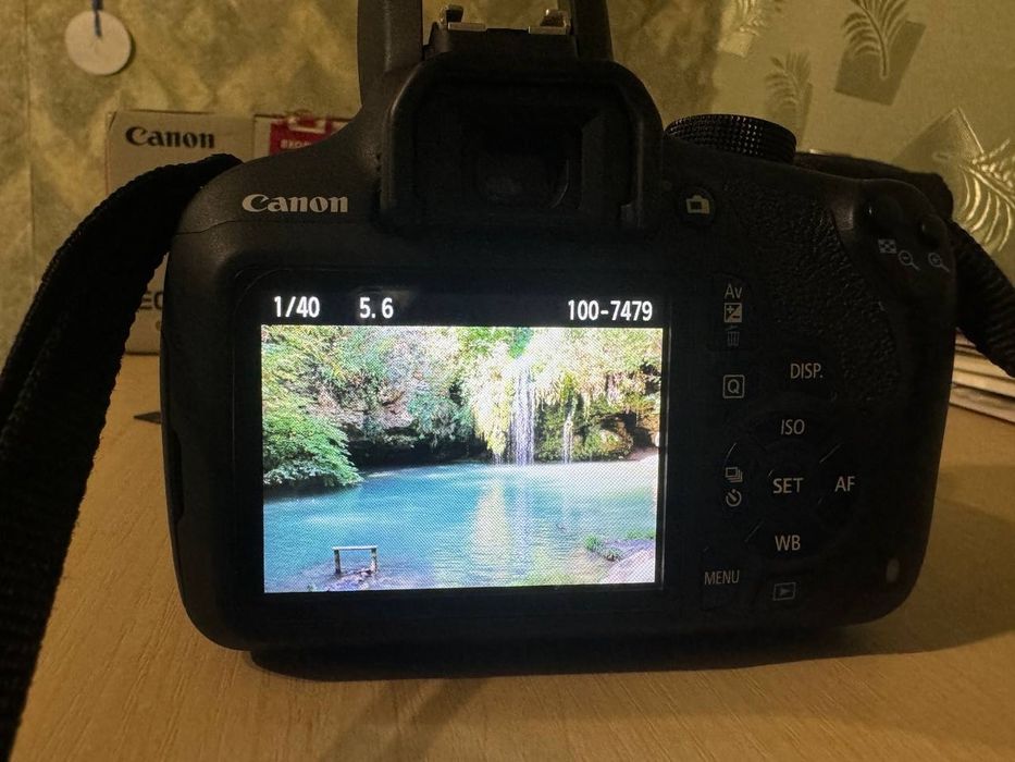 Продам фотоапарат дзеркальний Canon ESO 1200D