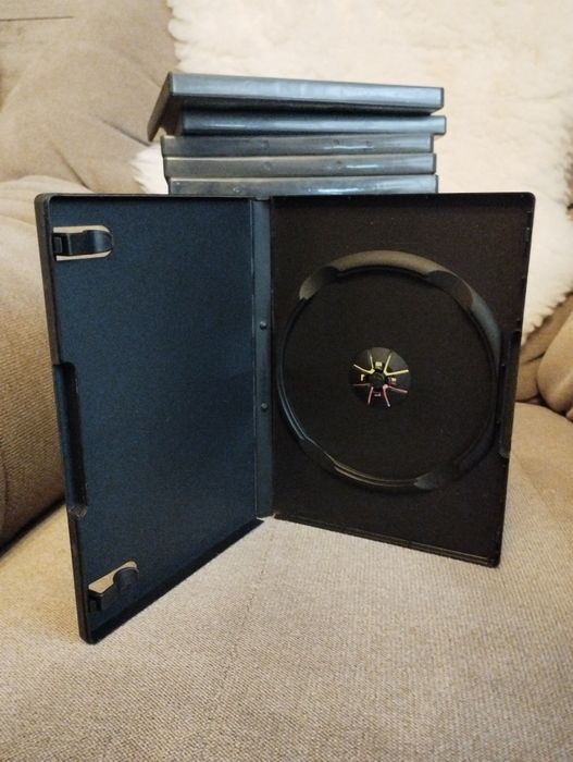 Pudełka z gier komputerowych PC