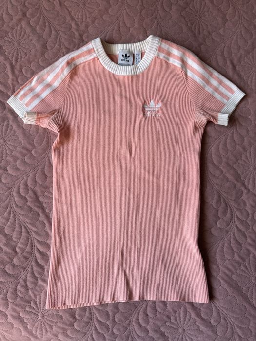 Футболка adidas рожева