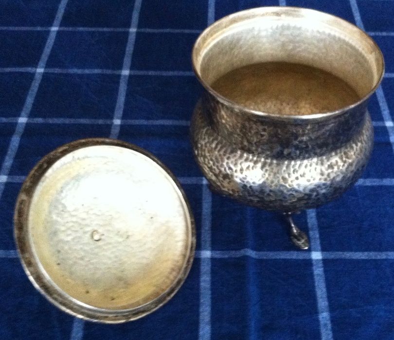 antiga bomboneira em casquinha martelada