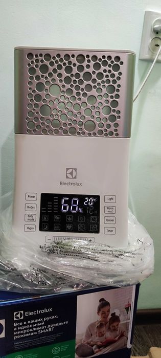 Зволожувач повітря і очищувач Electrolux