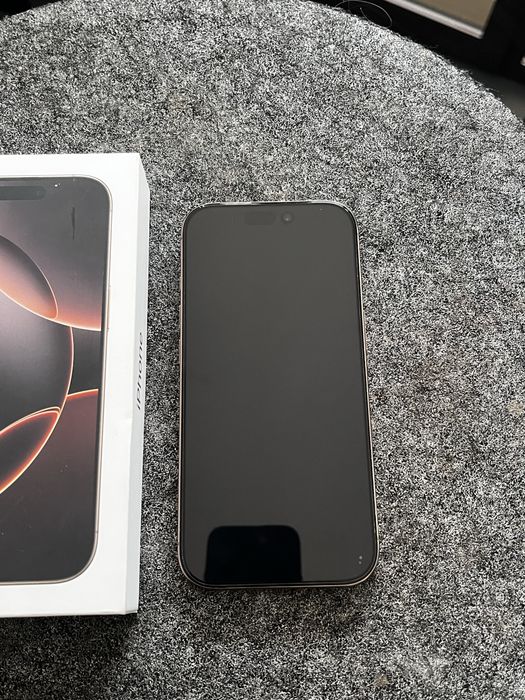 Iphone 16 pro 128 gb 90% bateri