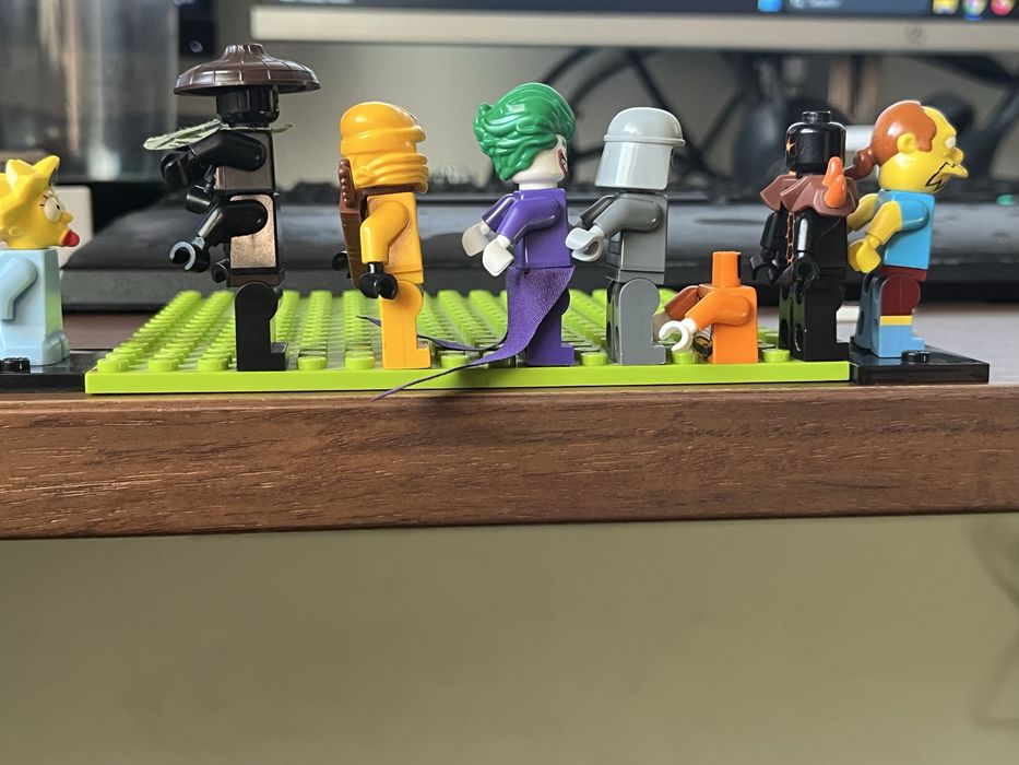 Lego figurki, cena kompletu