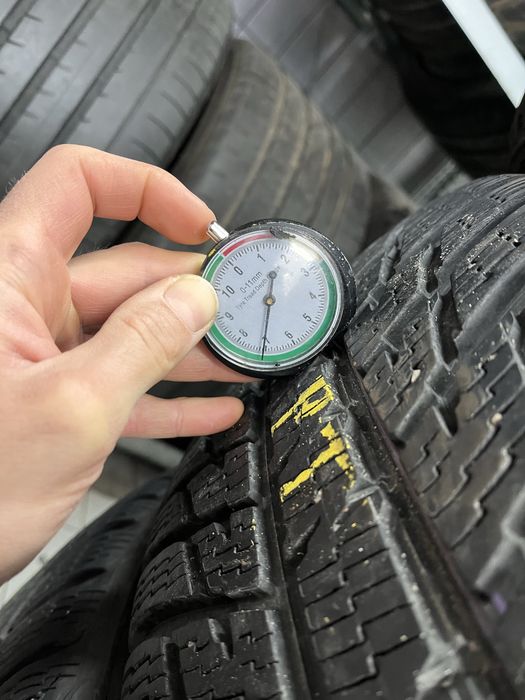 4 Opony zimowe 7mm Nokian 235/55R18 104H