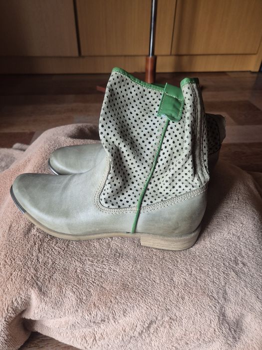 Kozaki damskie sķóra licowa ażur  Carinii