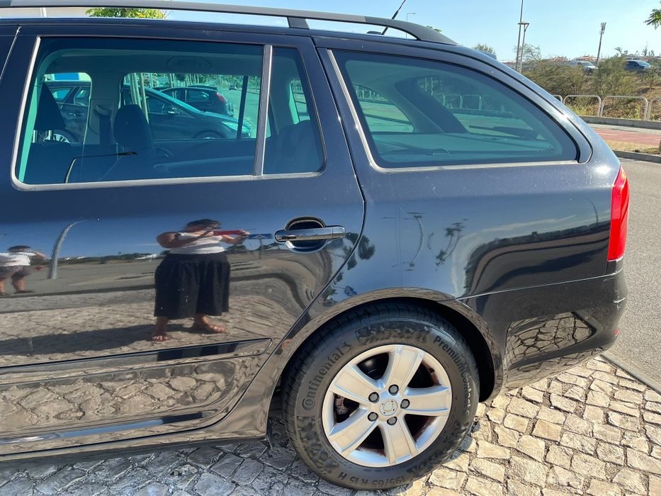 Carrinha Scooda preta