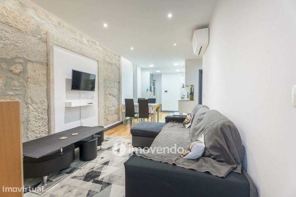 Apartamento T2 totalmente remodelado, no centro do Porto