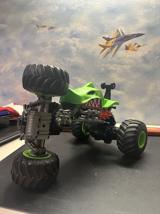 Машинка на радио управление