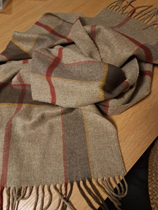 Szalik beżowy w kratę !