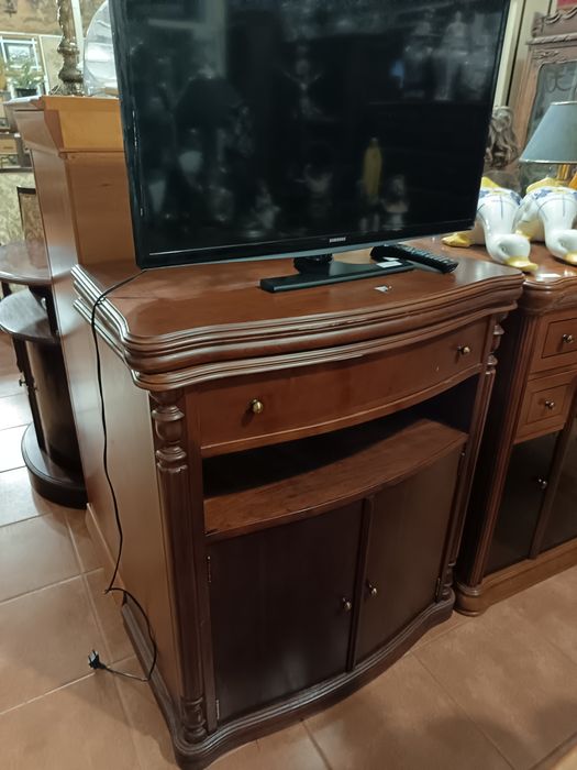 Móvel TV com tampo rotativo