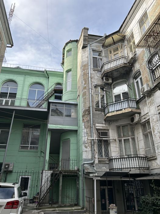 Продам 4 рьох кімнатну квартиру в центрі