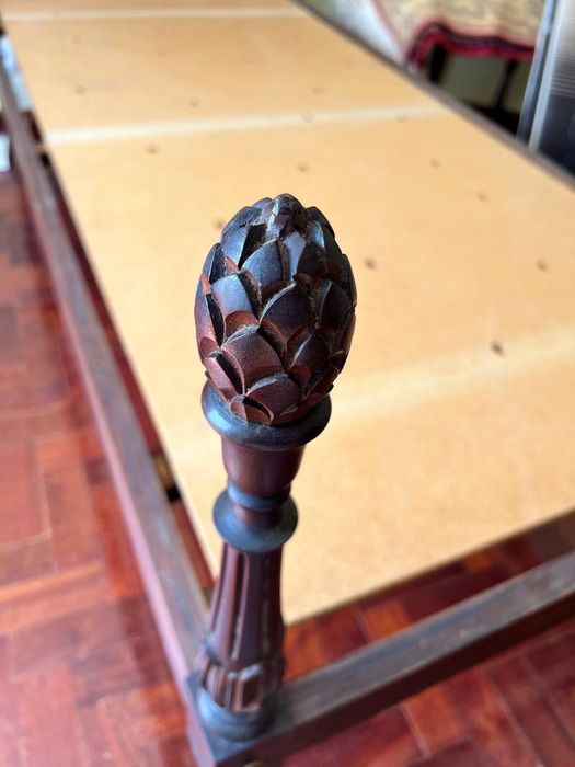 Cama solteiro palhinha e madeira trabalhada