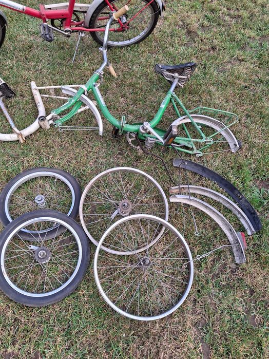 Trzy rowery 2 universal i 1 pelikan cena 350 zł.