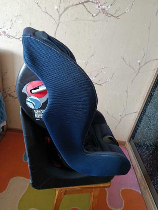 Продам  бу дитяче автокрісло Chicco Xpace Isofix