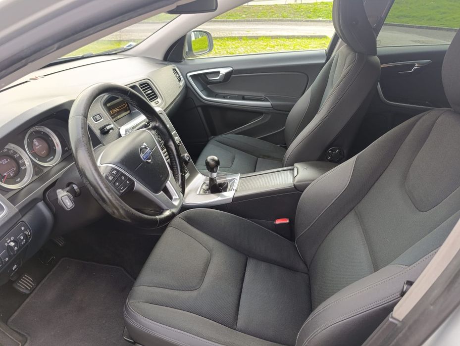 Possível crédito   impecável Volvo v60 2.0 diesel 163 cvs