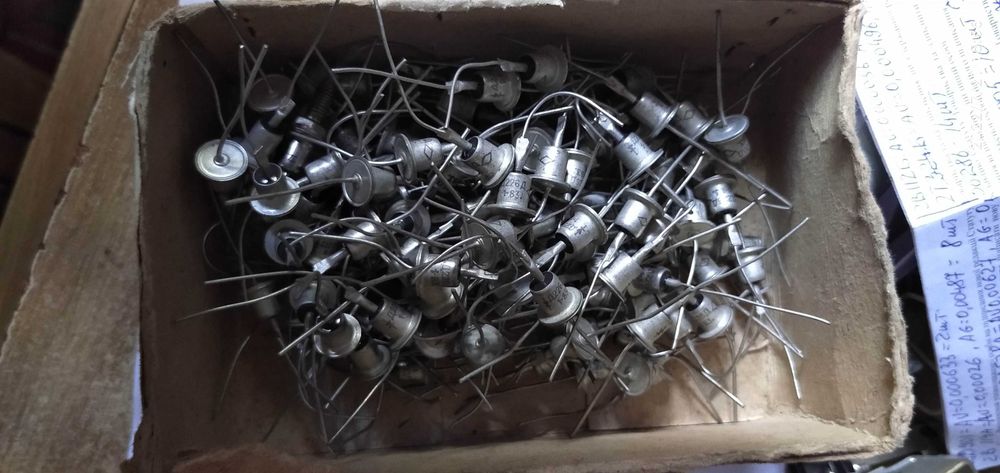 Транзисторы МП14, МП15, П203, П306А, ГТ403 и др. диоды разные: 5 грн ...