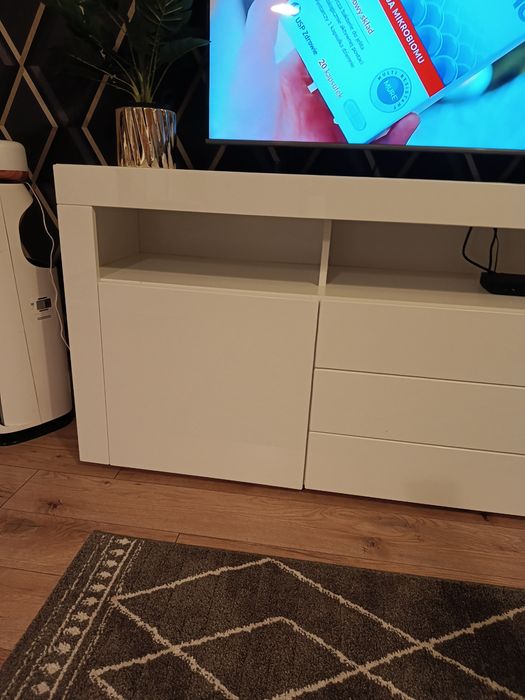 Biała komoda led