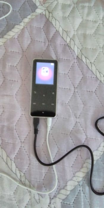 NOWY ODTWARZACZ MUZYKI MP3, radio, dyktafon, kolor srebrny