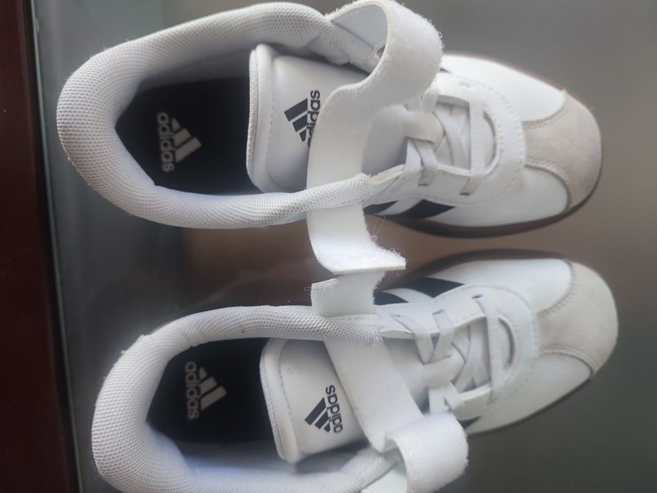 Tênis de  criança Adidas.