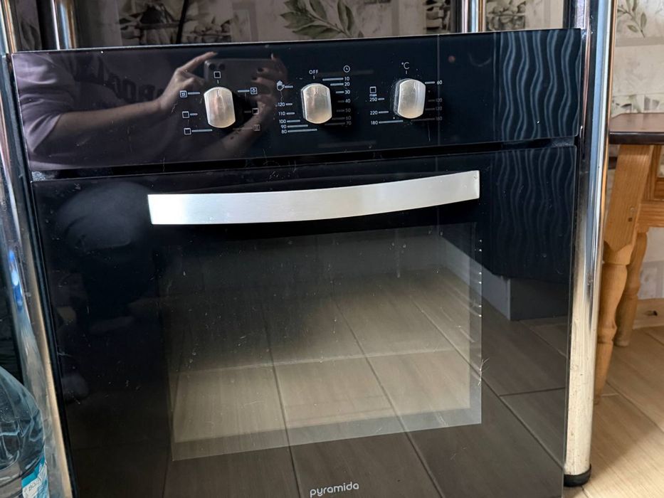 Продам духову шафу Piramida б/у