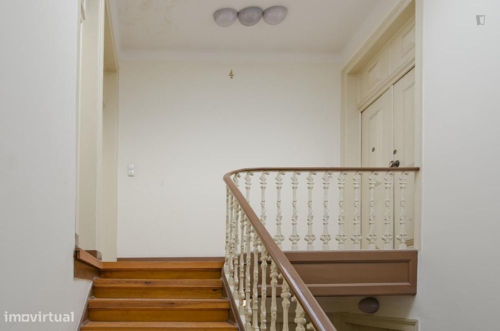 Quarto - localizado em Alcântara Lisbon