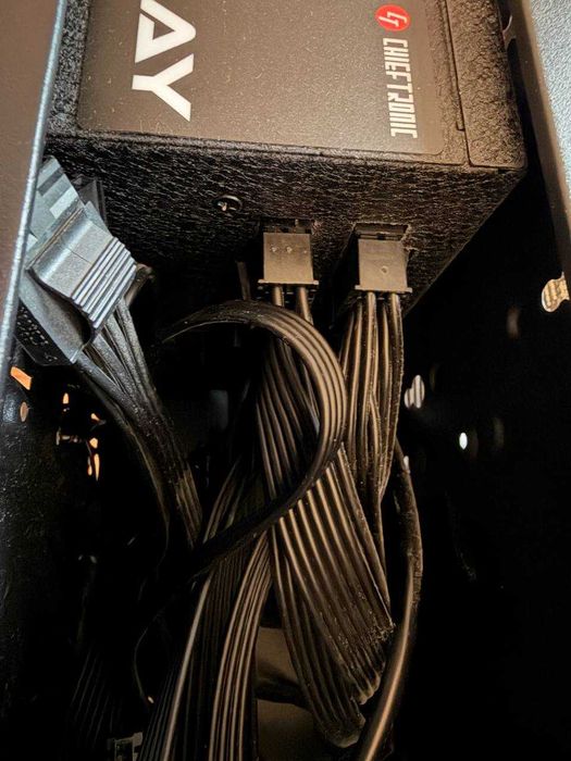 Chieftronic Power Play 1050W 80 Plus Platinum