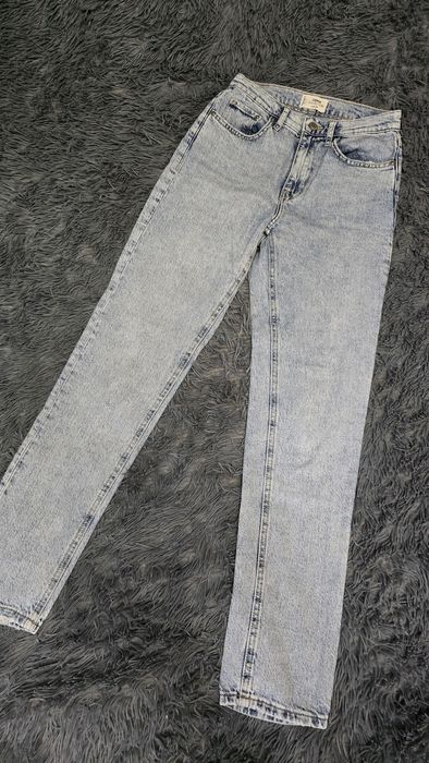 Блакитні світлі джинси