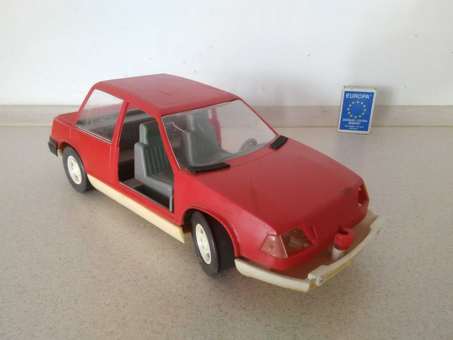 stara-zabawka-prl-polska-auto-czz-4046-samoch-d-1-18-fiat-zabytek