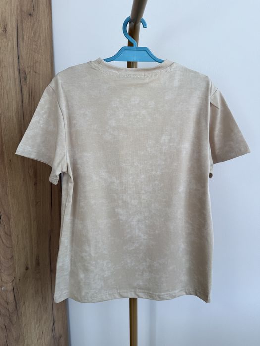 T-shirt chłopięcy beżowy z nadrukiem 164
