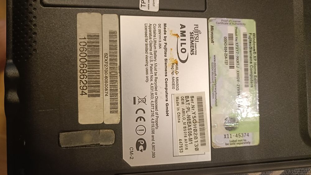 Stary sprawny laptop Fujitsu Siemens