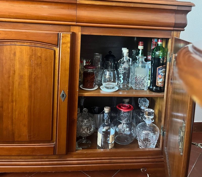 Aparador estilo Luís Filipe em madeira de cerejeira