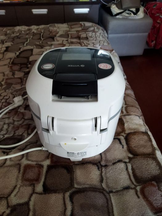 Мультиварка Vitek VT-4215 BW