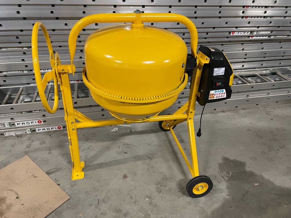 Betoniarka wolnospadowa mieszalnik HIGHER PROFESSIONAL 160L 230V 1300W