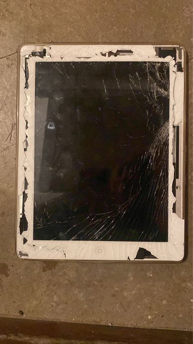 iPad 2 A1395 (damaged touchscreen)64739675856770121