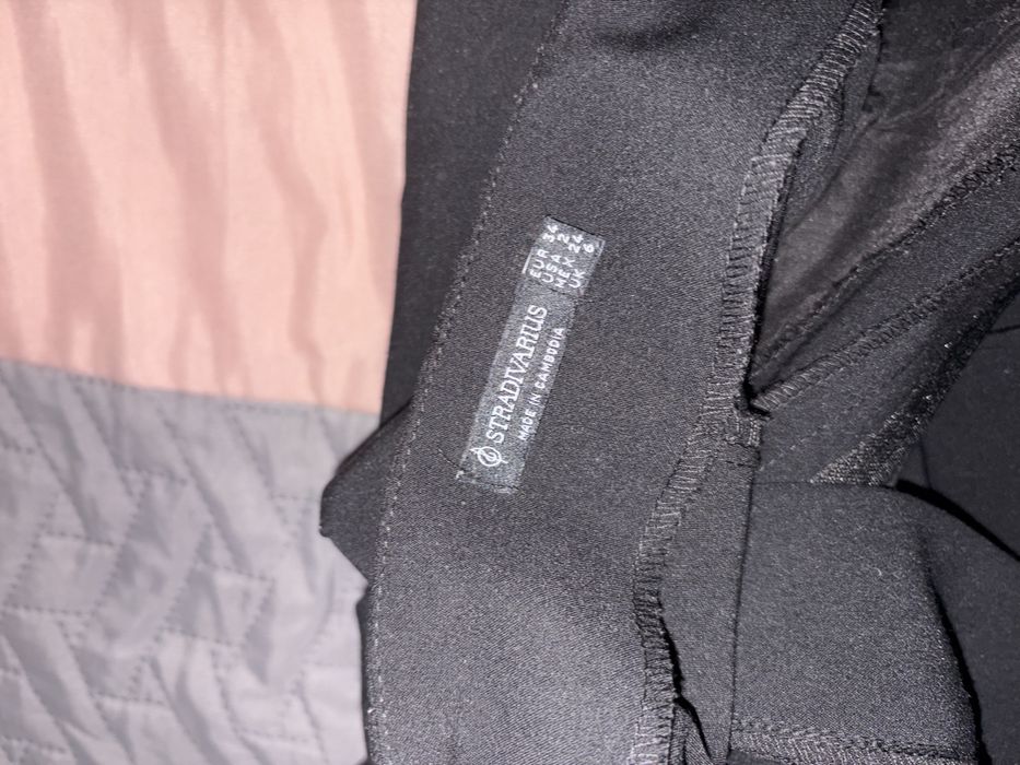 Calças pretas bem basicas e elegantes nunca usadas